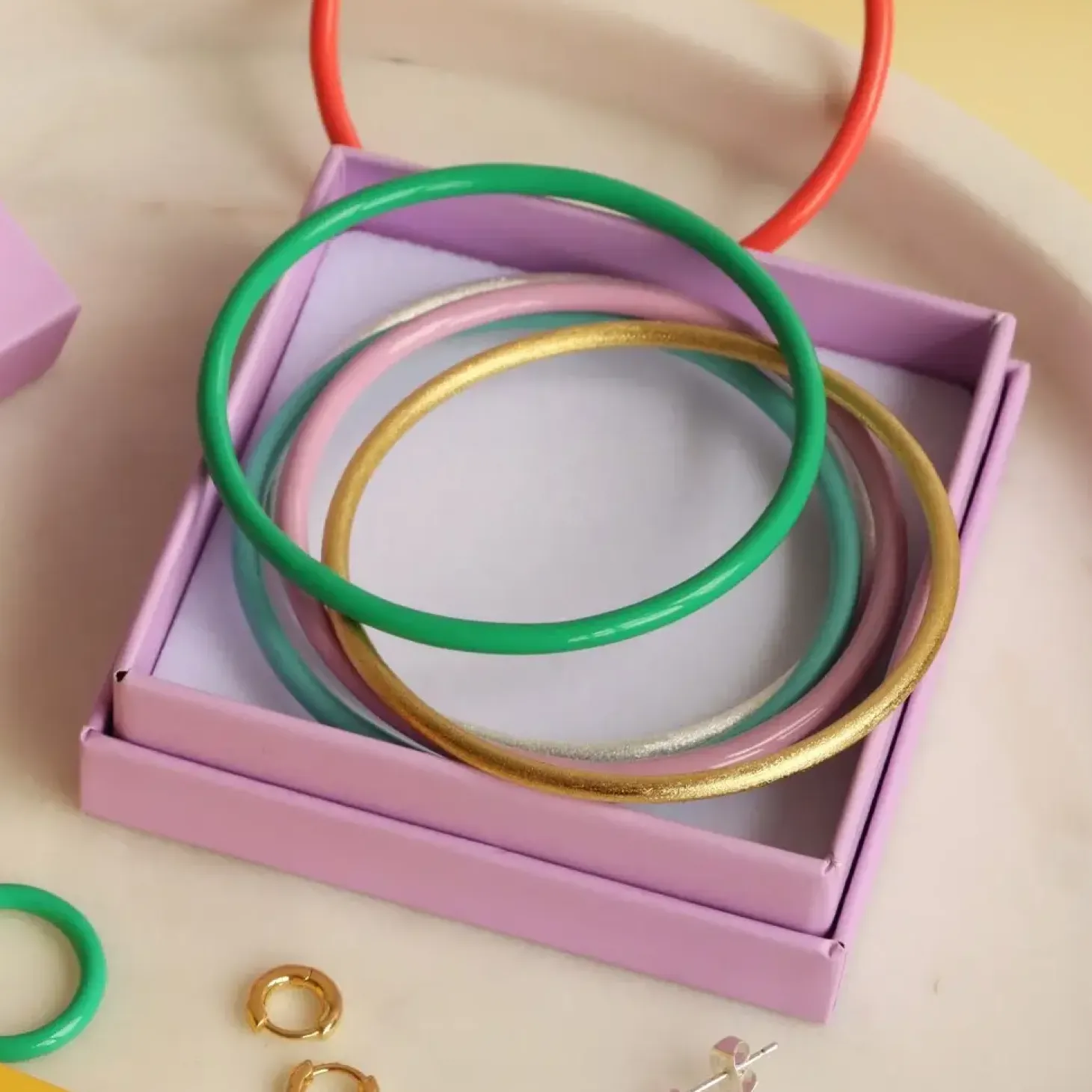 LULU Copenhagen - Armbånd - Color Bangle - Brushed Gold / "Guld" - Ø 6,5 cm
