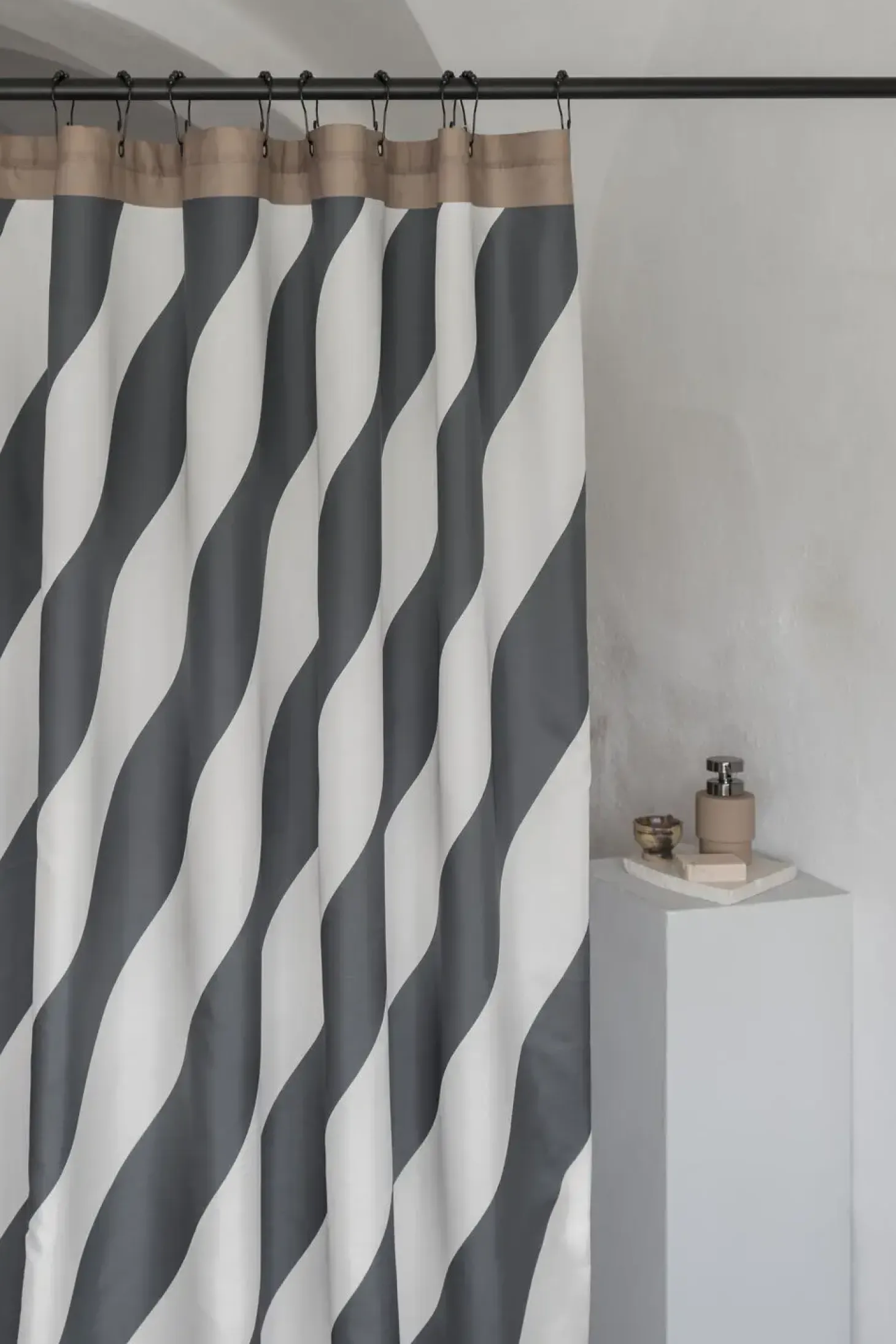 Mette Ditmer - DIAGONAL-badeforhæng - Dark grey