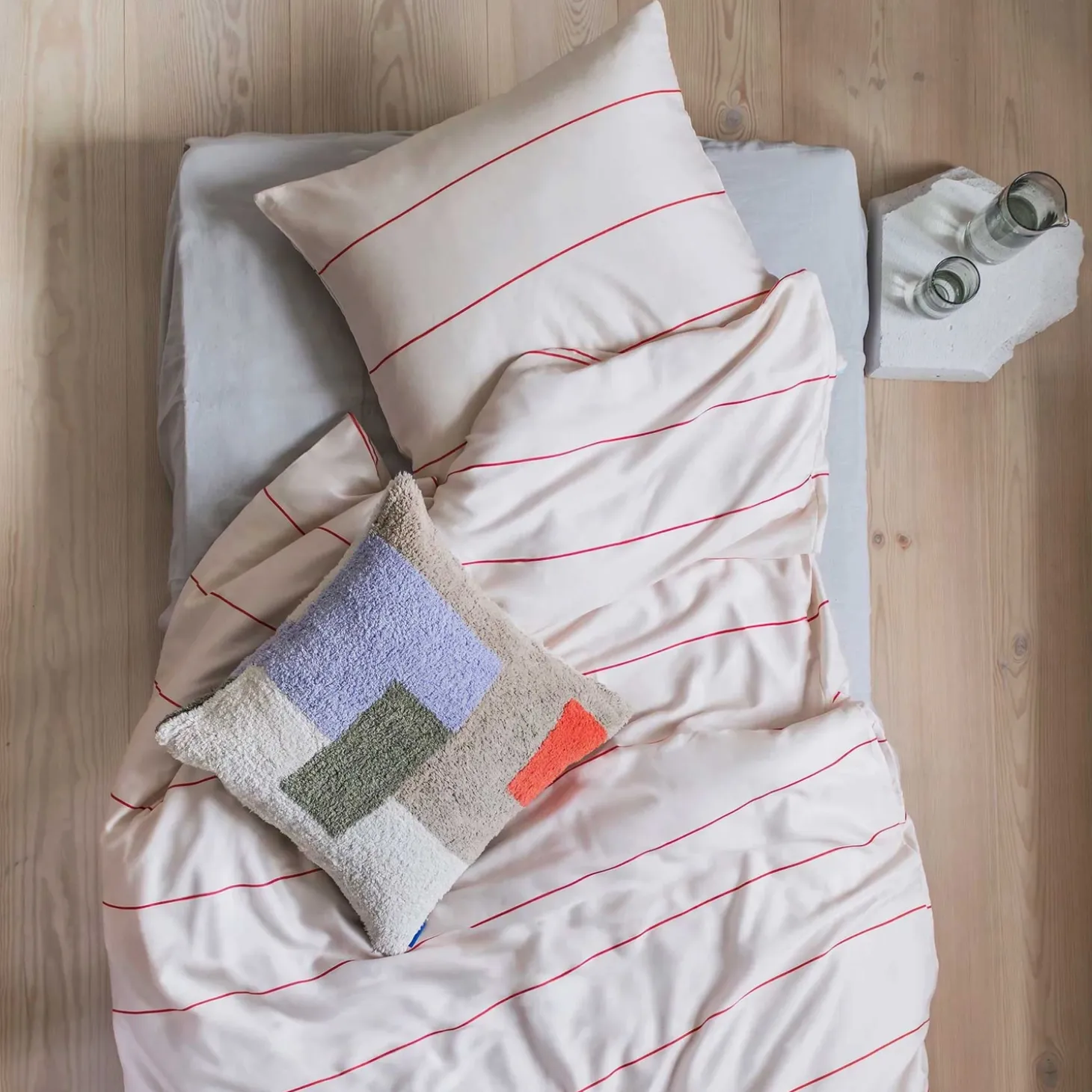 Mette Ditmer - ALIGN-sengesæt - Bright red/Sand - W140 x L220 cm