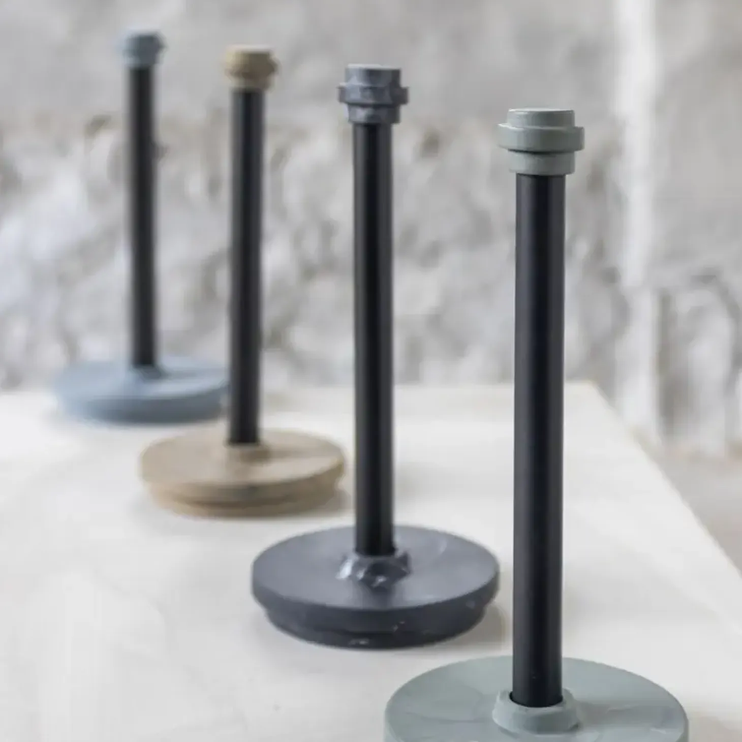 Mette Ditmer - ATTITUDE køkkenrulleholder - Sort