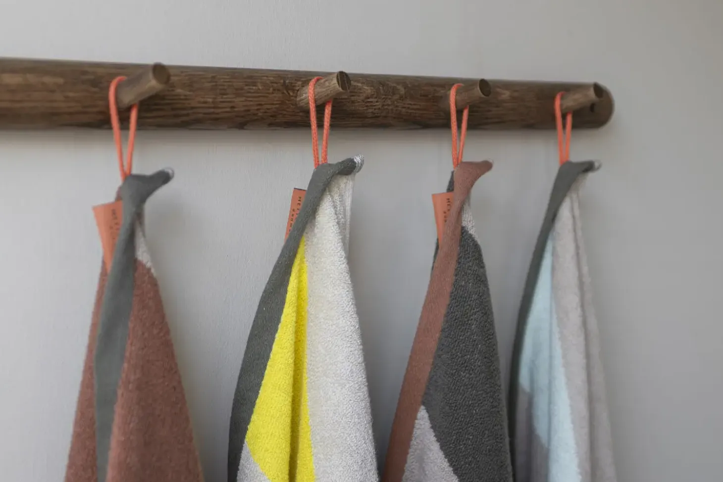 Mette Ditmer - DIAGONAL bath towel - Dark olive