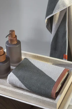 Mette Ditmer - DIAGONAL guest towel, 2-pack - Dark olive