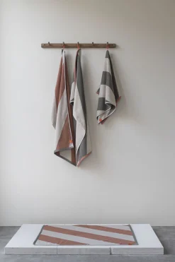 Mette Ditmer - DIAGONAL towel - Dark olive