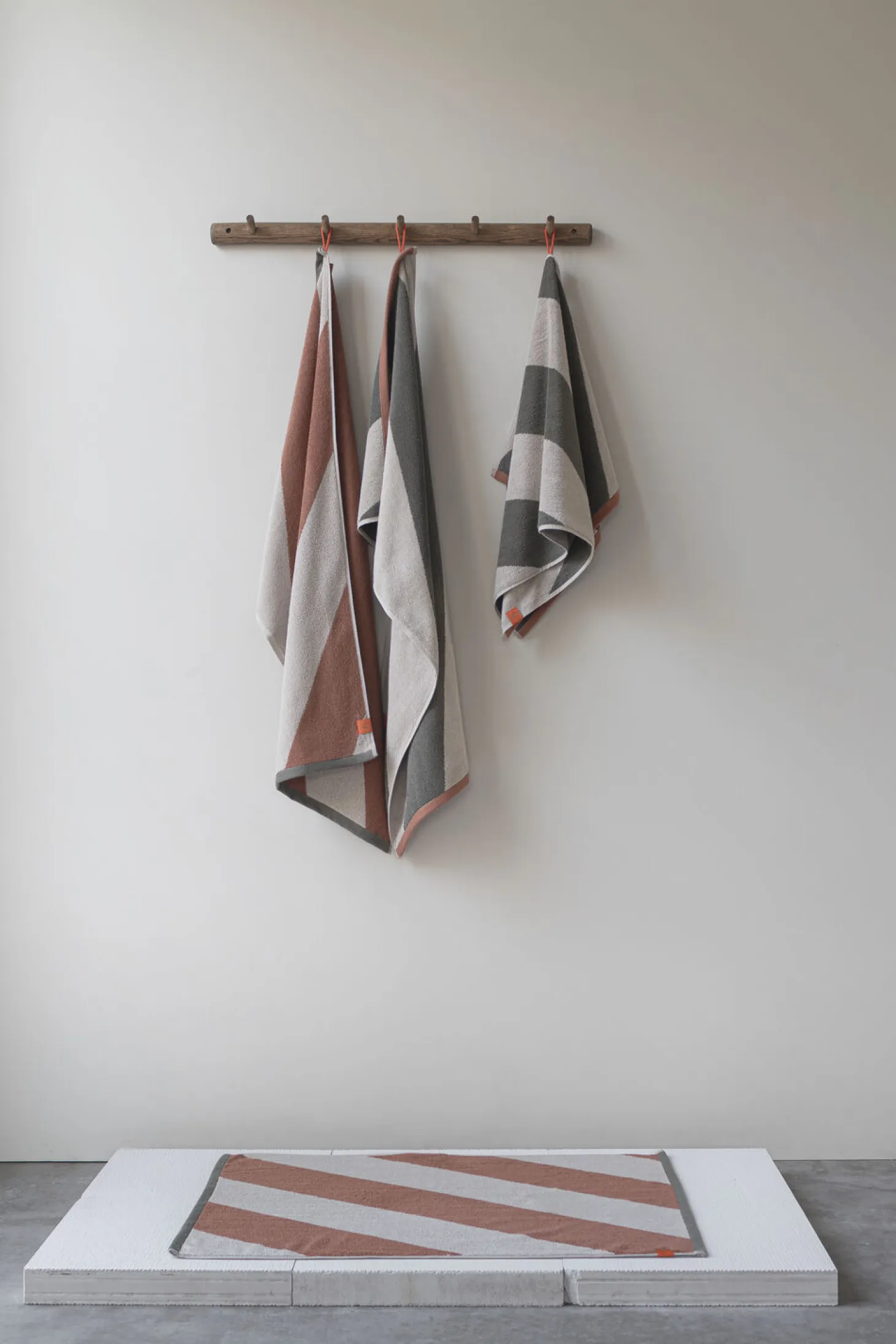 Mette Ditmer - DIAGONAL towel - Brick