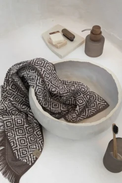 Mette Ditmer - MOROCCO-håndklæde - Chocolate/Off-white - W35 x L55 cm