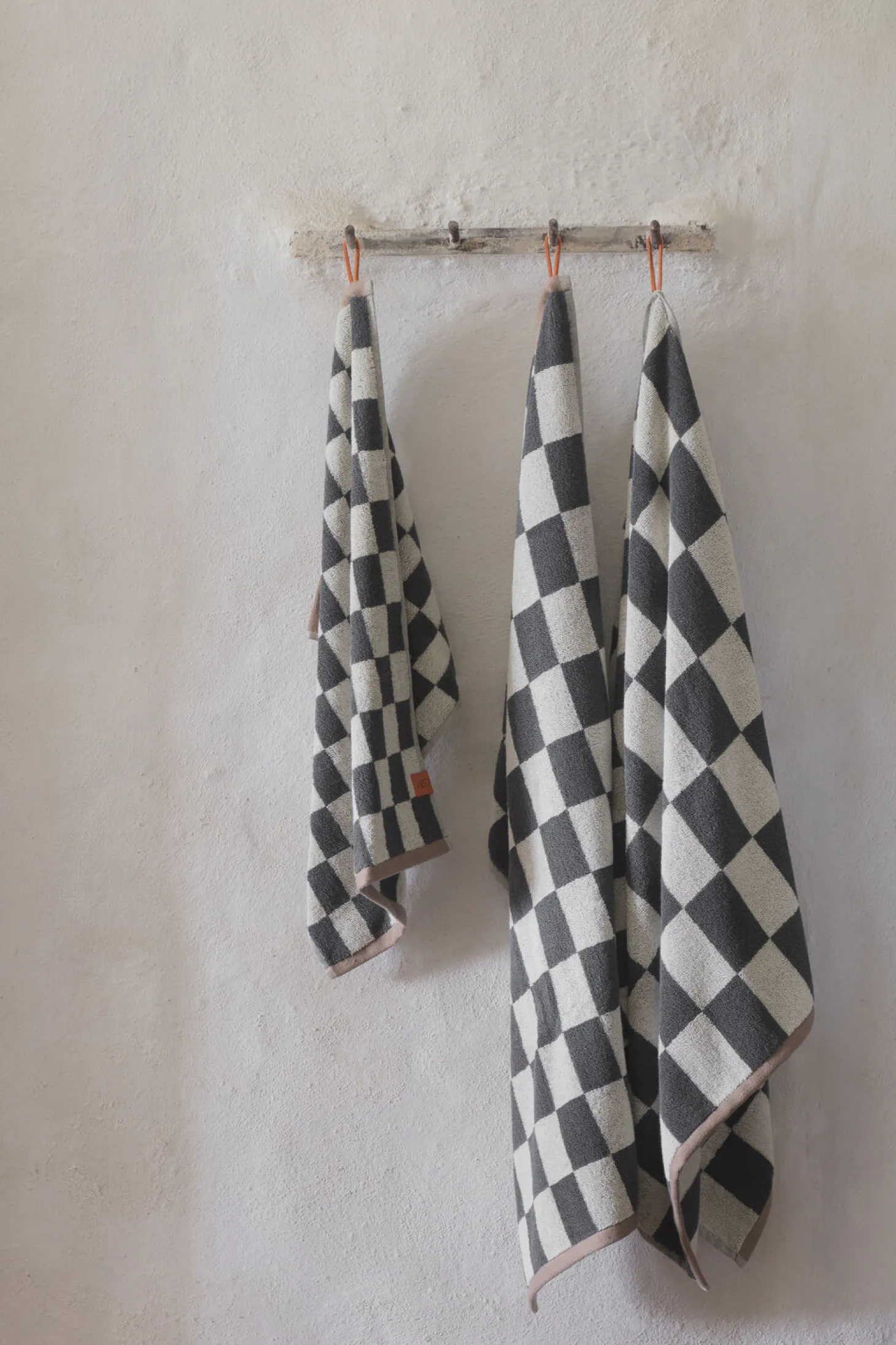 Mette Ditmer - RETRO-håndklæde - Dark grey - W40 x L55 cm
