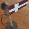 Nordic By Hand - Snoren - Bordflag i røget eg - H33