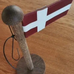 Nordic By Hand - Snoren - Bordflag i røget eg - H40