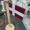 Nordic By Hand - Snoren - Bordflag i lys eg - H33