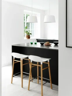 Normann Copenhagen - Form Barstool 65 cm - Rød/Valnød