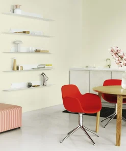 Normann Copenhagen - Form Armstol Swivel 5W med hjul - Sort/Brun