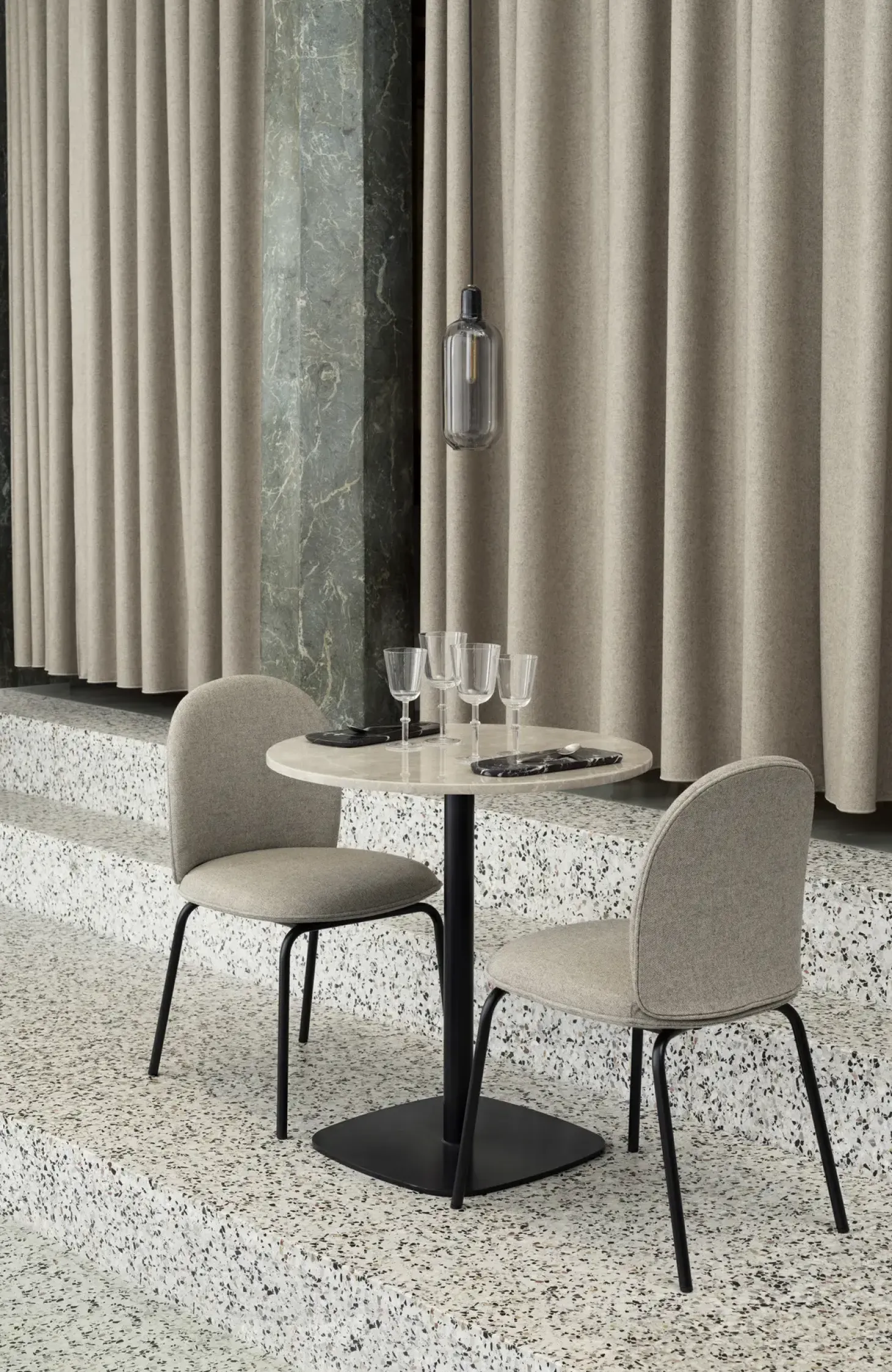 Normann Copenhagen - Form Cafe Table H74,5 Ø60 cm