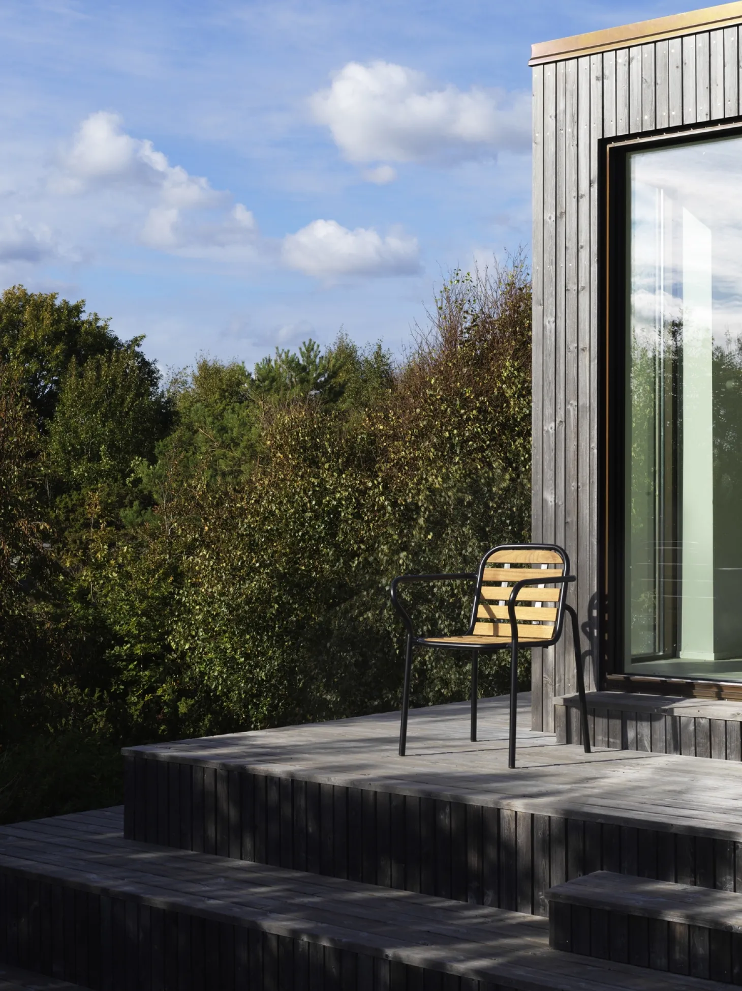 Normann Copenhagen - Havestol - armstol - Vig Robinie - Sort