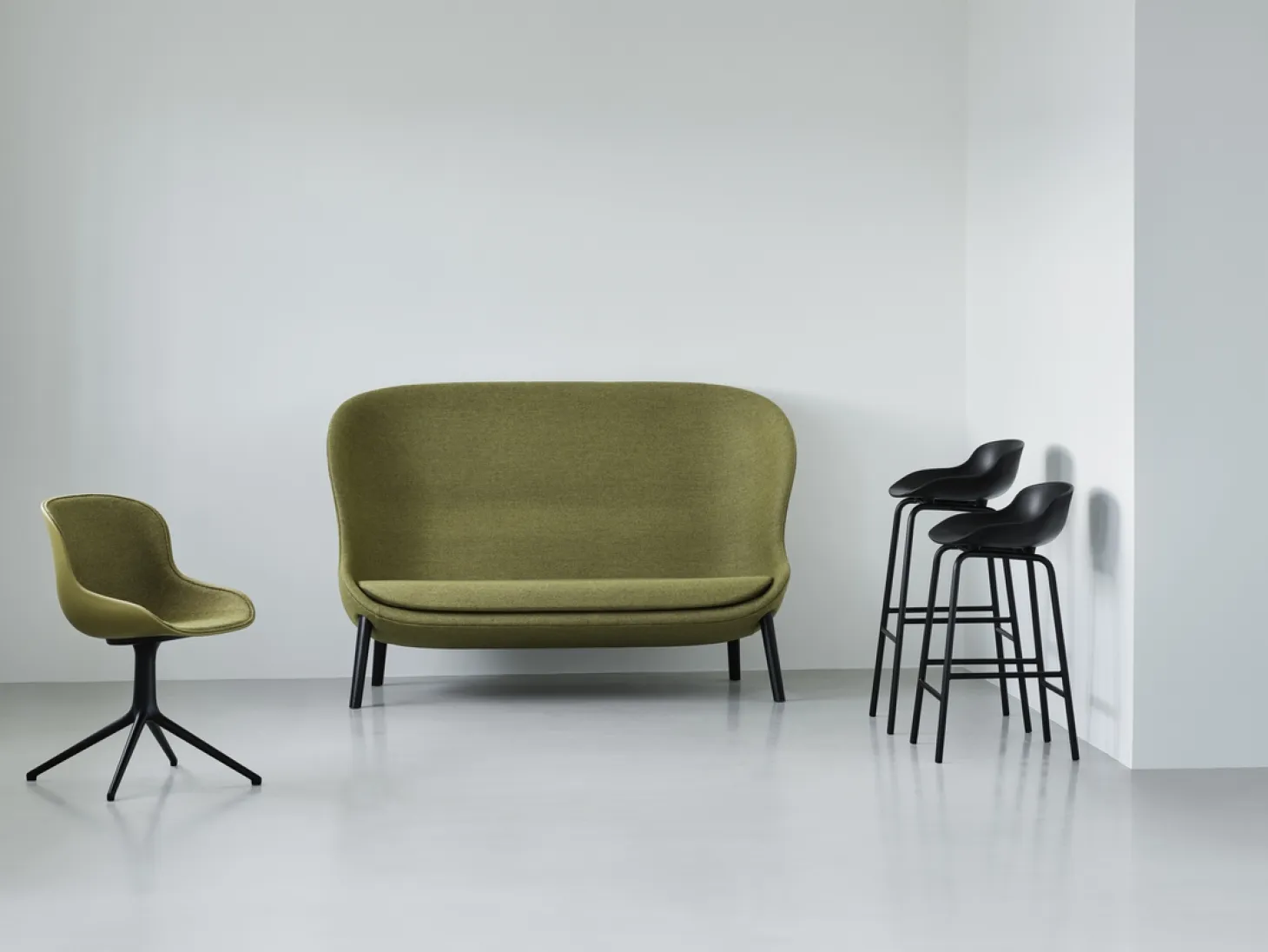Normann Copenhagen - Hyg Barstool 75 cm Full Upholstery Black Steel