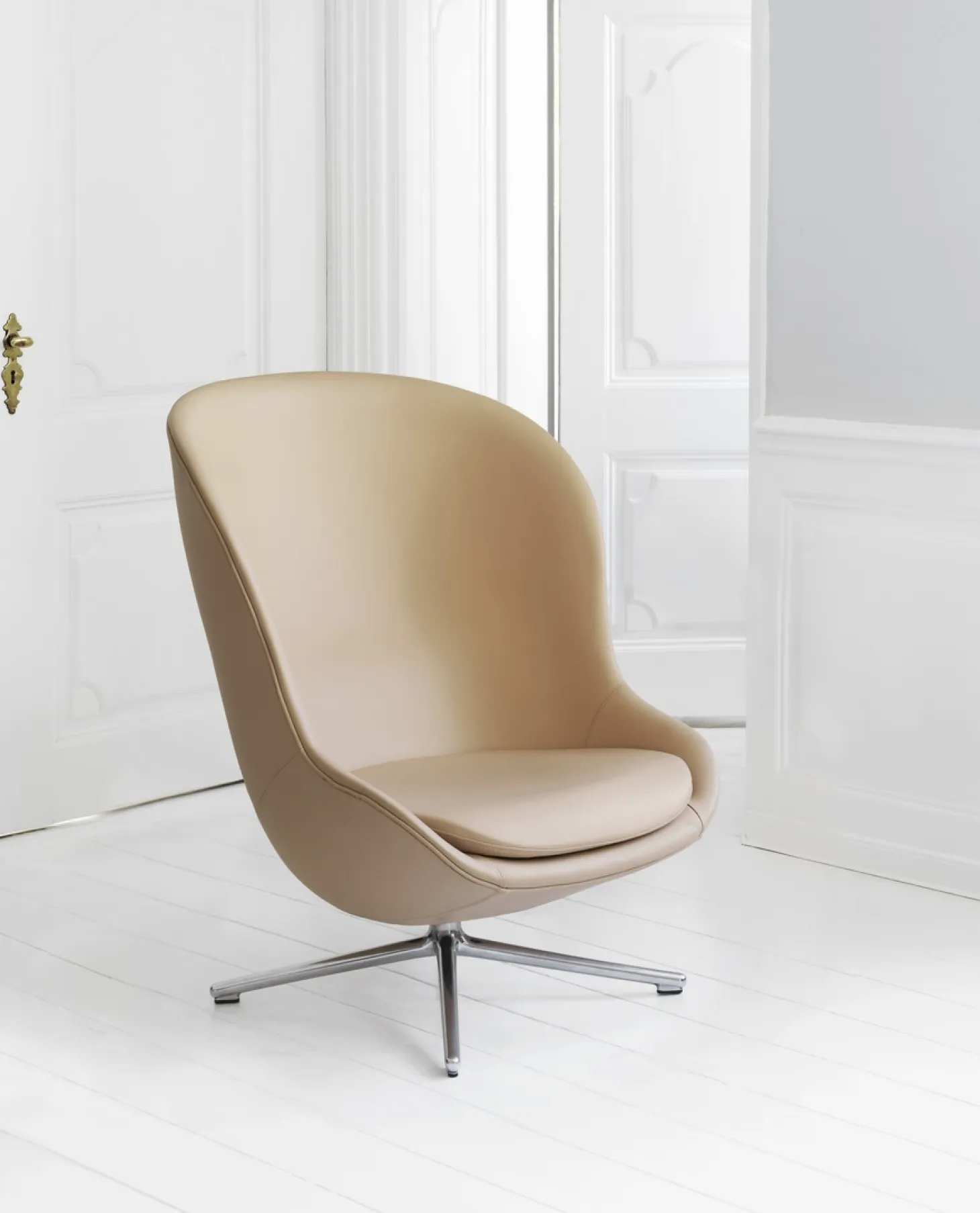 Normann Copenhagen - Hyg Lounge Chair High Swivel Alu Tilt