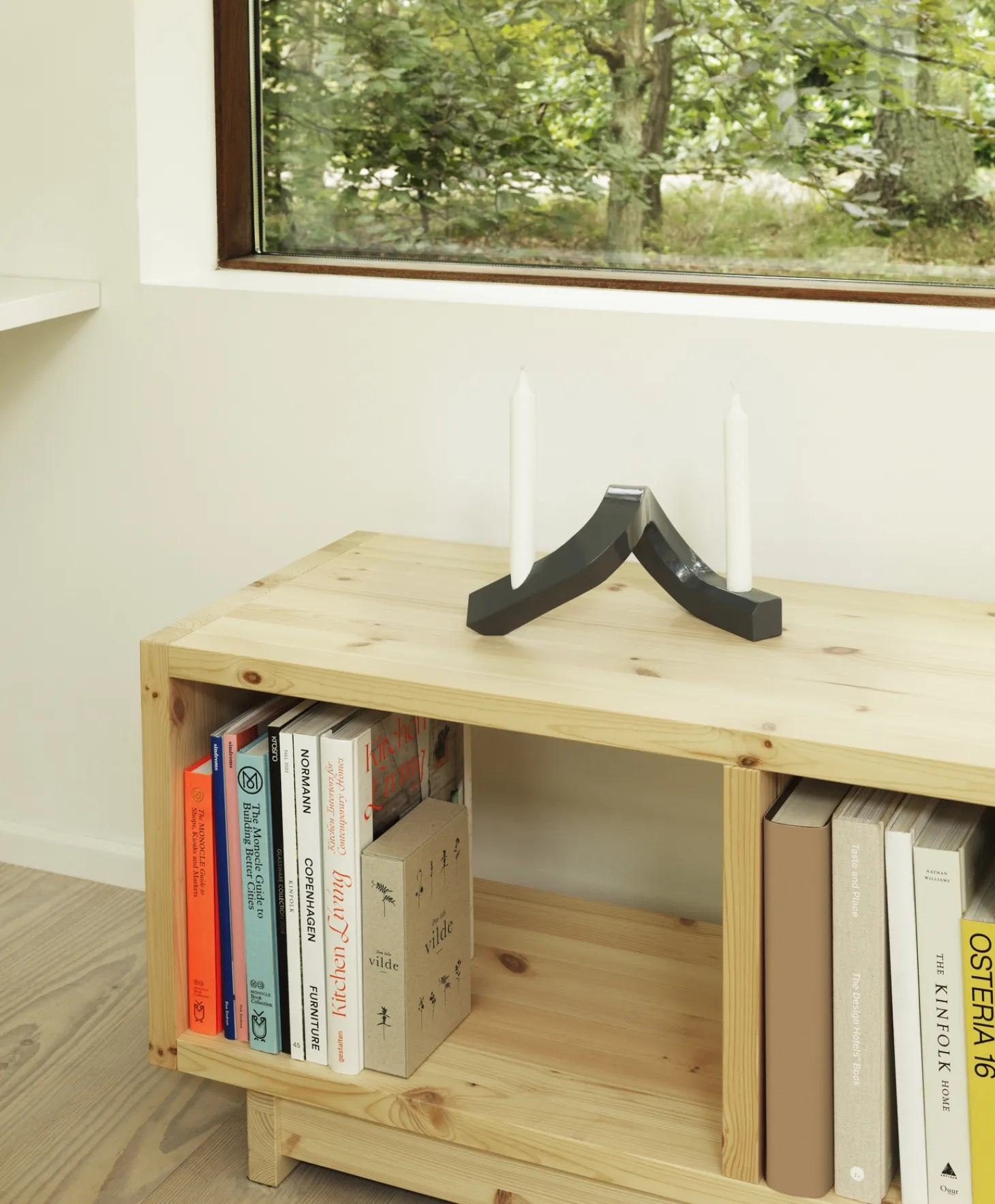 Normann Copenhagen - Lysestage - Crooked Candlestick Two - Grey / Grå