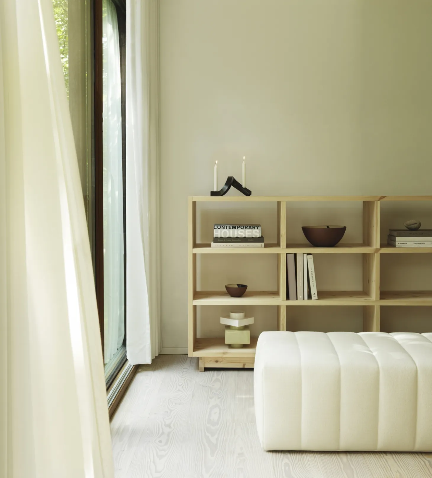 Normann Copenhagen - Lysestage - Crooked Candlestick Two - Grey / Grå