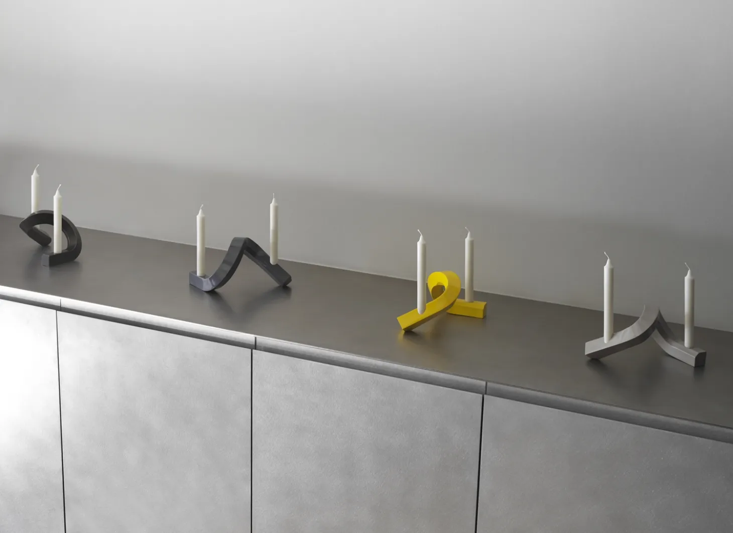 Normann Copenhagen - Lysestage - Crooked Candlestick Two - Grey / Grå