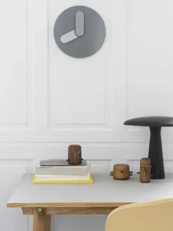 Normann Copenhagen - Ni træfigur - Bejdset ask