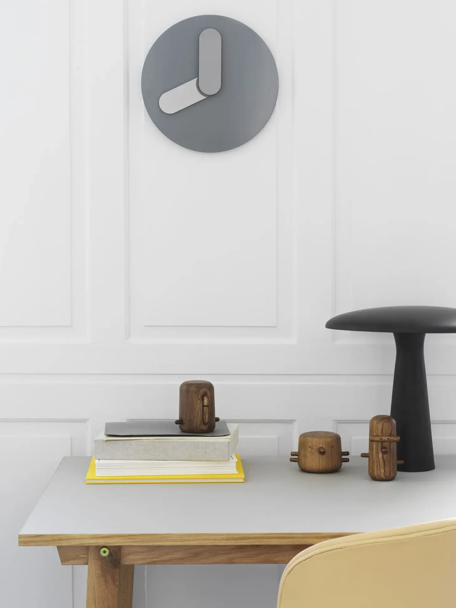 Normann Copenhagen - Ni træfigur - Bejdset ask