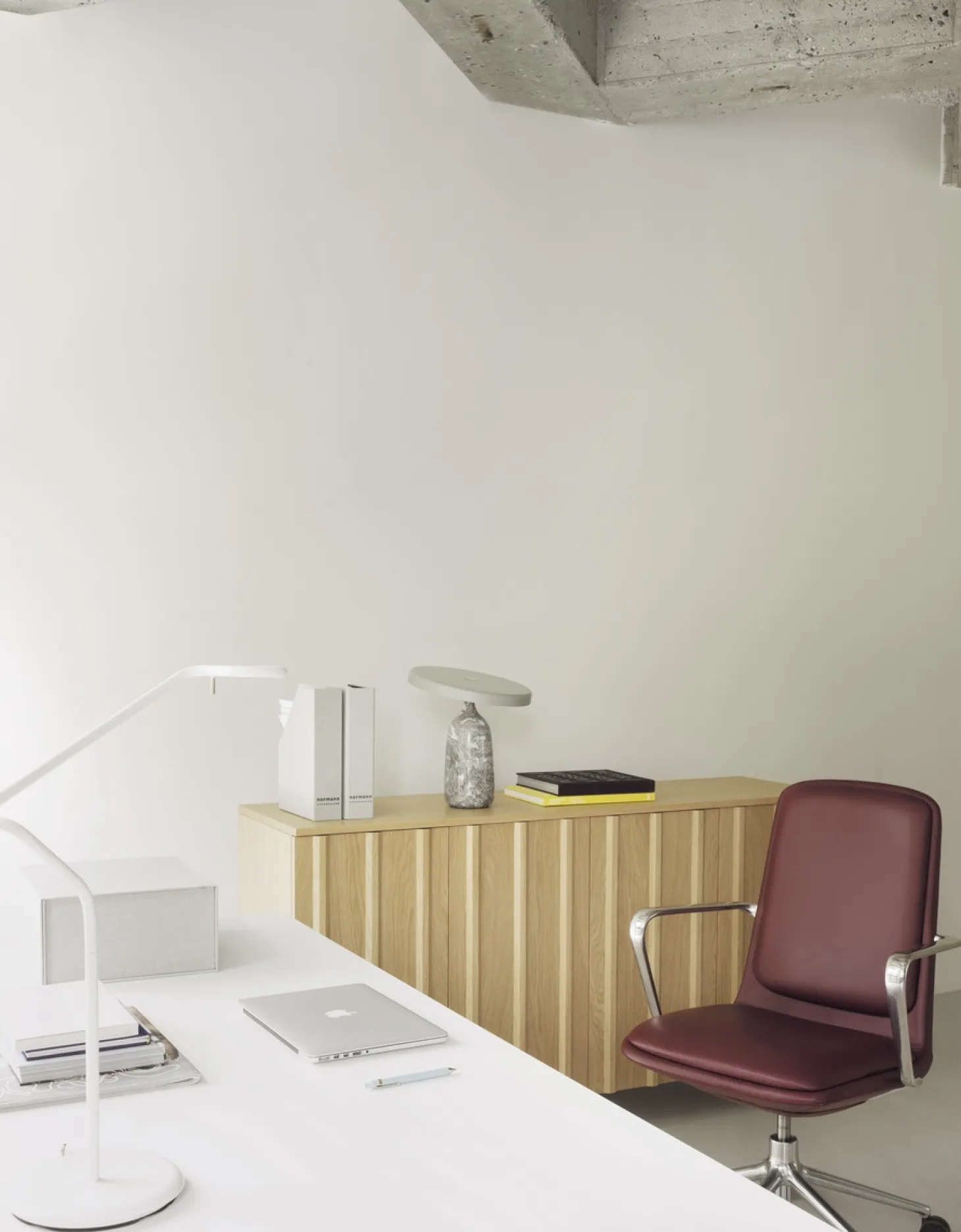 Normann Copenhagen - Off Armchair Low 5W Gas Lift Alu With Cushion