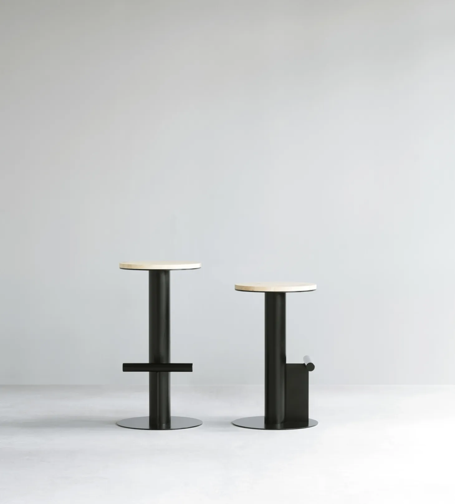 Normann Copenhagen - Pole Barstool 75 cm - Pine/Black