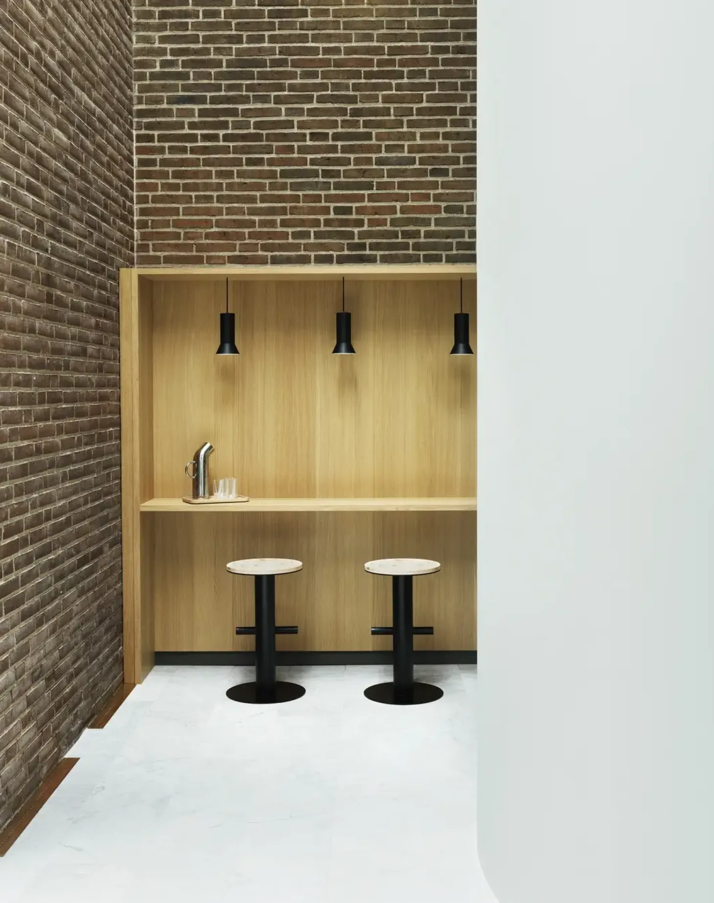 Normann Copenhagen - Pole Barstool 75 cm - Pine/Black