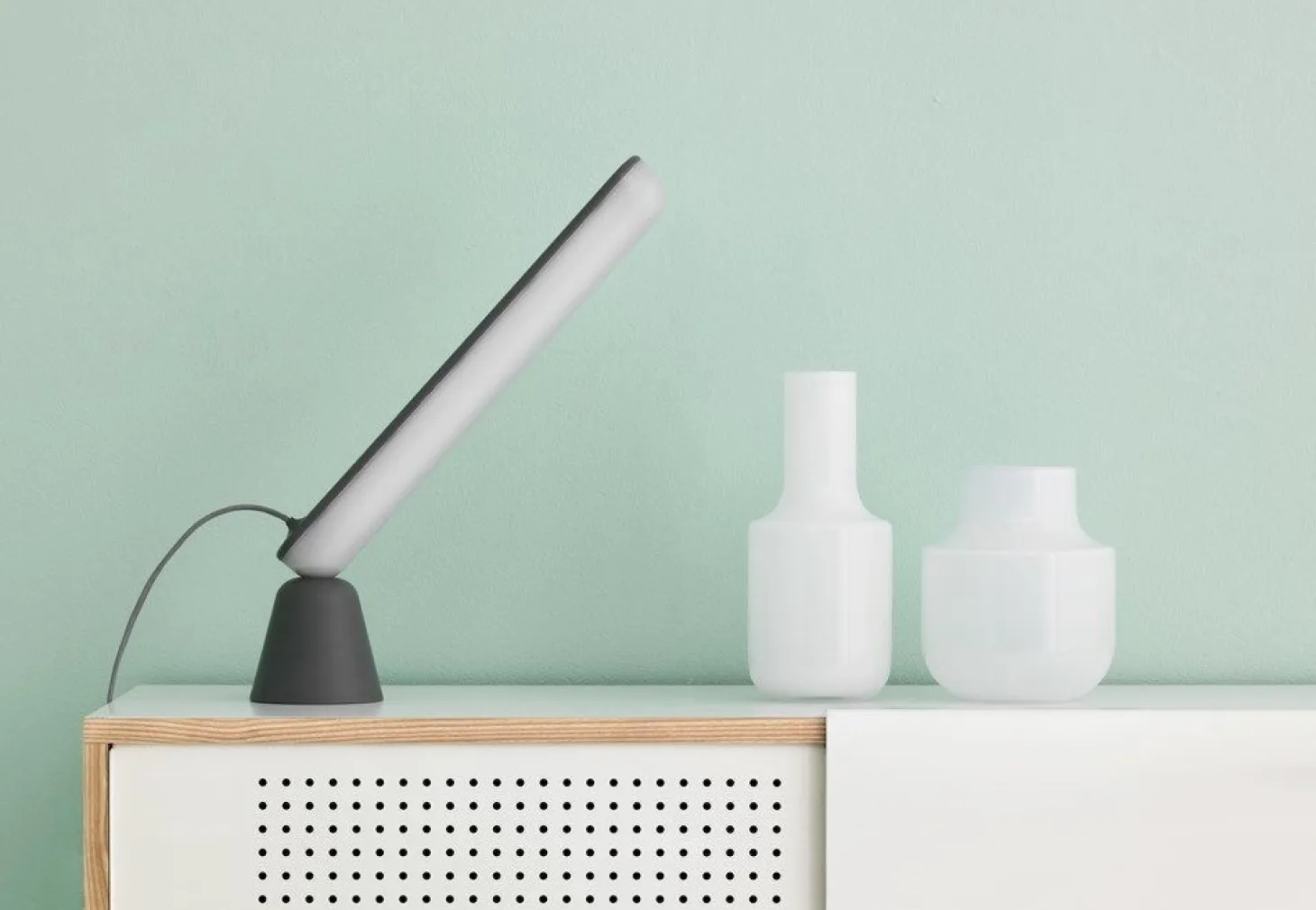 Normann Copenhagen bordlampe - Acrobat bordlampe i grå
