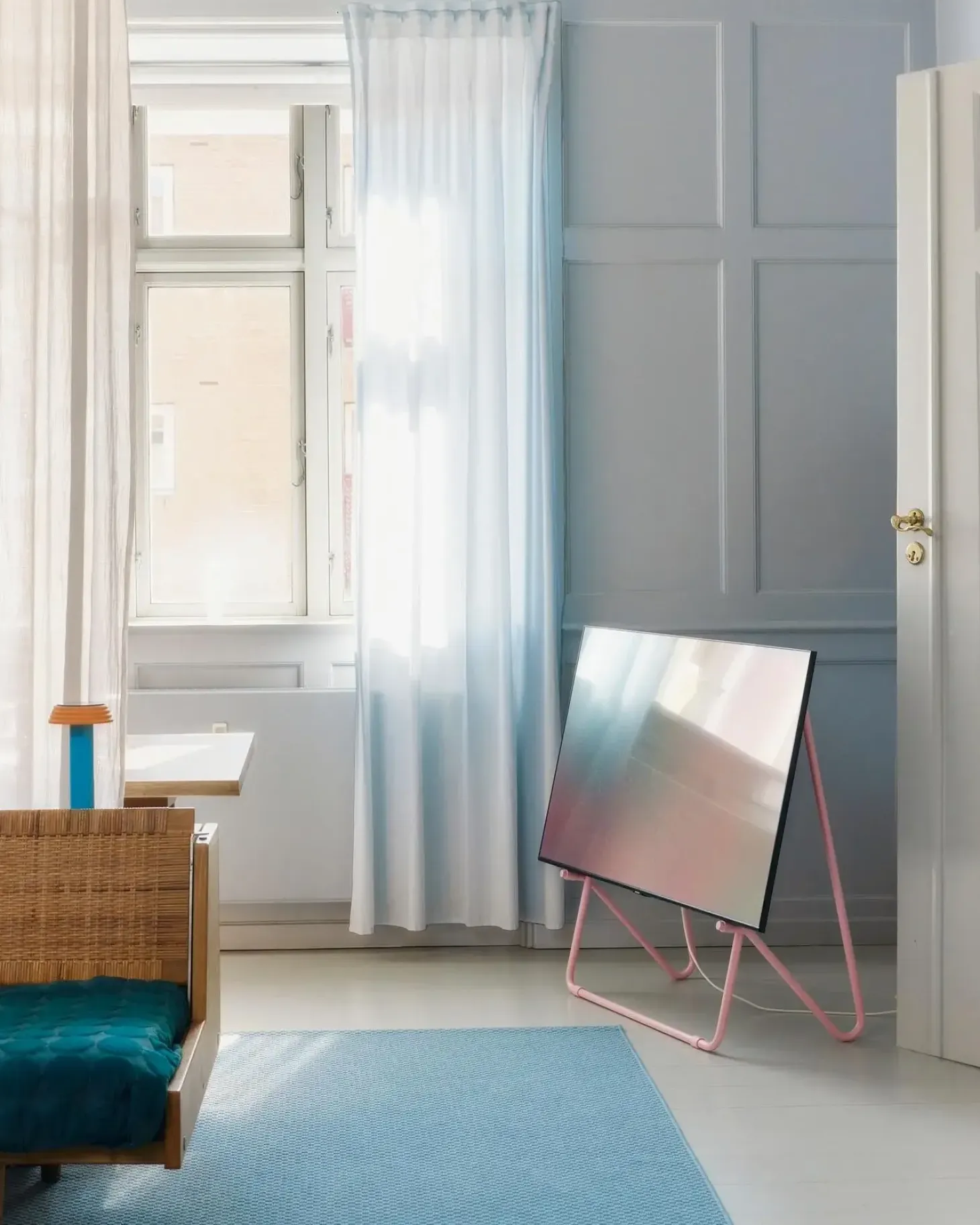 Pedestal - TV-stander - Bloom - Lyserød / Bubble Gum