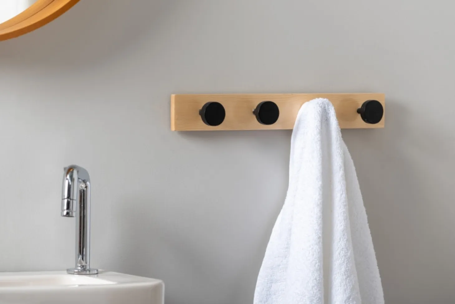Present time - Coat rack Knobs small pinewood black