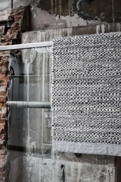Rug Solid - Tæppe m. læder, light grey - 60x90 cm