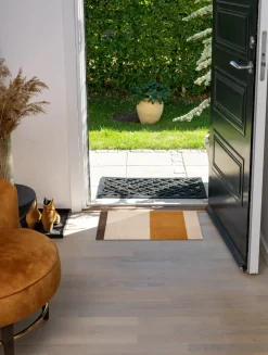 Tica Copenhagen - Smudsmåtte - Stripes Horizon - Ivory-Dijon-Brown - 67x120 cm