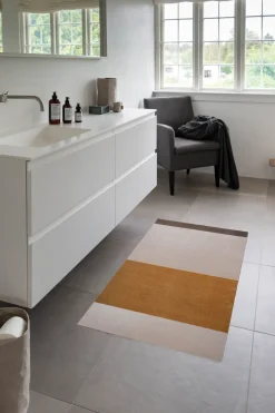 Tica Copenhagen - Smudsmåtte - Stripes Horizon - Ivory-Dijon-Brown - 40x60 cm